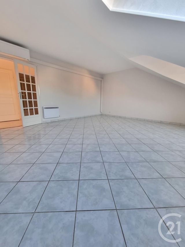 Appartement F3 à louer - 3 pièces - 54.21 m2 - VILLECRESNES - 94 - ILE-DE-FRANCE - Century 21 Valeurs Conseils